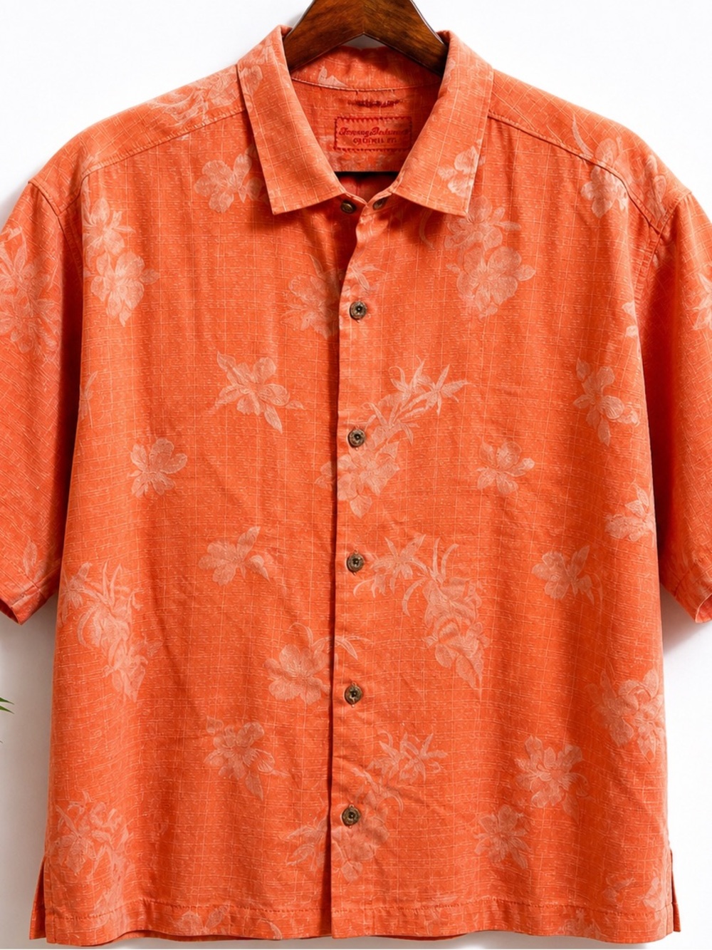 Tommy Bahama 100% silk regular fit XL floral Hawaiian coral shirt 24x32